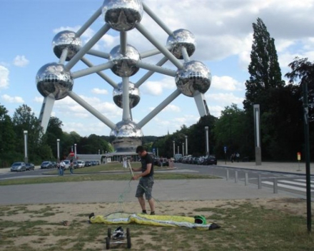 Flyboarding next to the Atomium