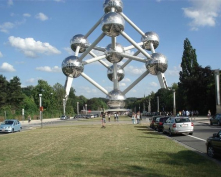 Flyboarding next to the Atomium